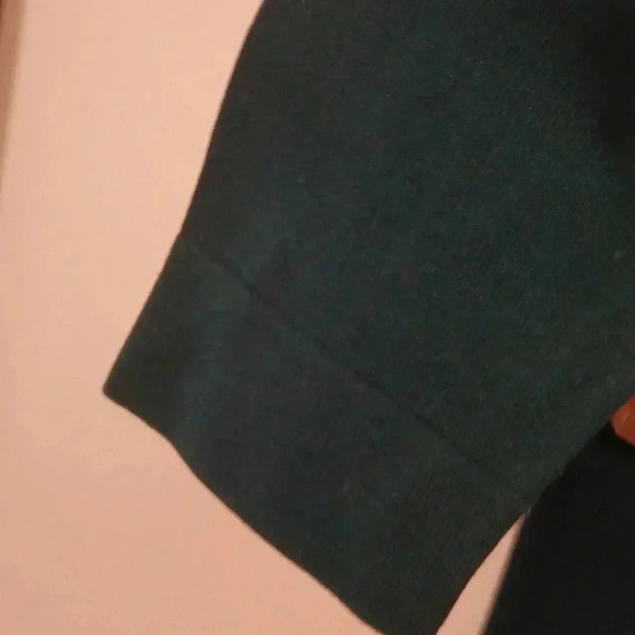 Emerald  green 3/4 length sleeves sweater - Picture 4 of 8